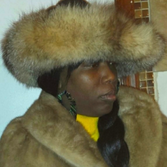 SOLD- Vintage Fur Hat - Picture 7 of 7
